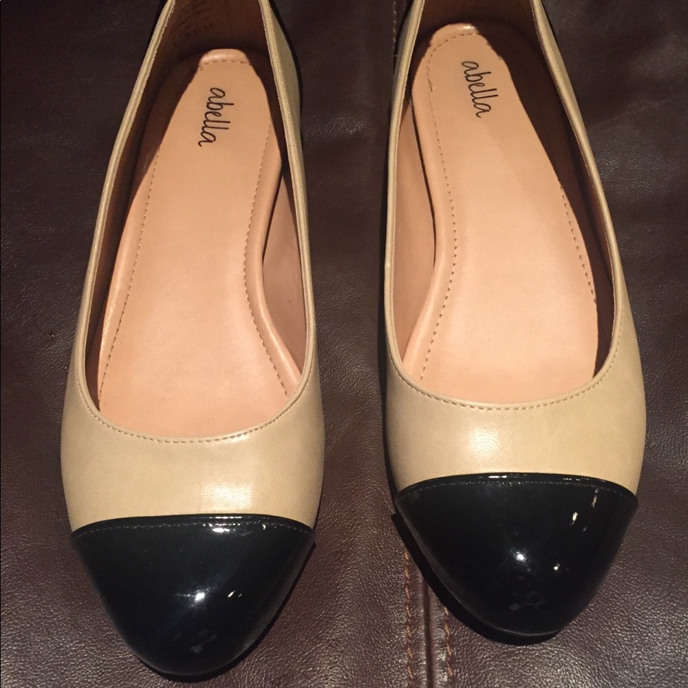 Abella flat shoes